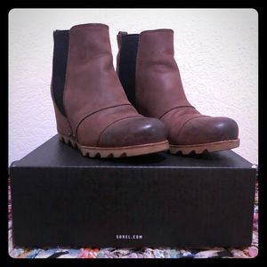 Joan of Arctic II wedge Chelsea bootie